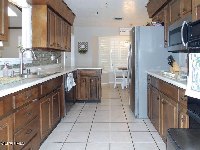 10701 VISTA ALEGRE Drive, El Paso, TX 79935