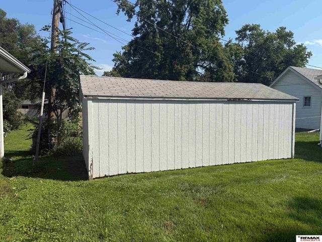 7040 Seward Avenue, Lincoln, NE 68507