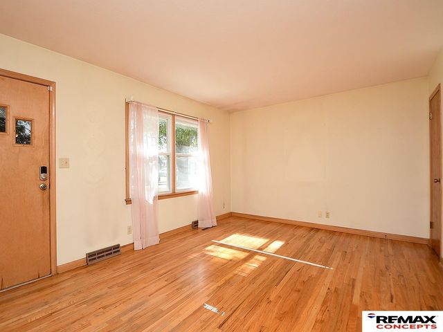 7040 Seward Avenue, Lincoln, NE 68507