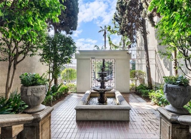 8455 Fountain Avenue 308, West Hollywood, CA 90069