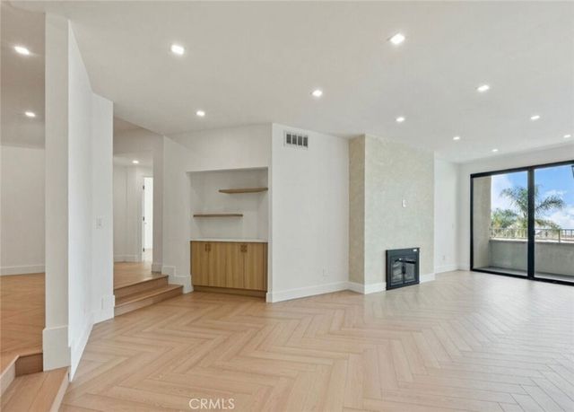 8455 Fountain Avenue 308, West Hollywood, CA 90069
