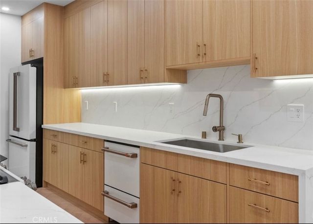 8455 Fountain Avenue 308, West Hollywood, CA 90069