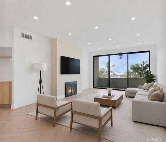 8455 Fountain Avenue 308, West Hollywood, CA 90069
