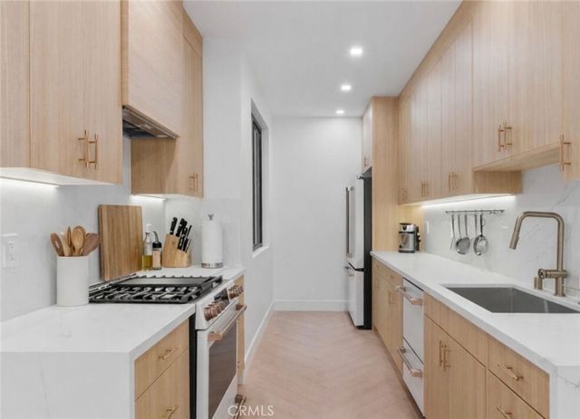 8455 Fountain Avenue 308, West Hollywood, CA 90069
