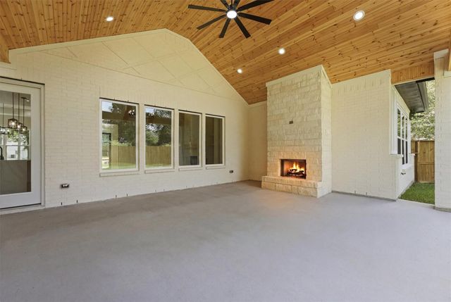 114 Magnolia Bend, Roman Forest, TX 77357