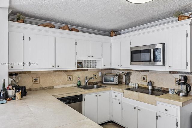 2750 NE 183rd St 603, Aventura, FL 33160
