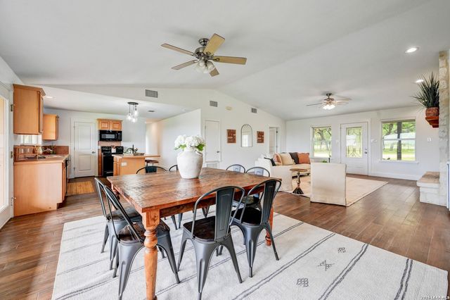 1267 RIVER BEND DR, Blanco, TX 78606