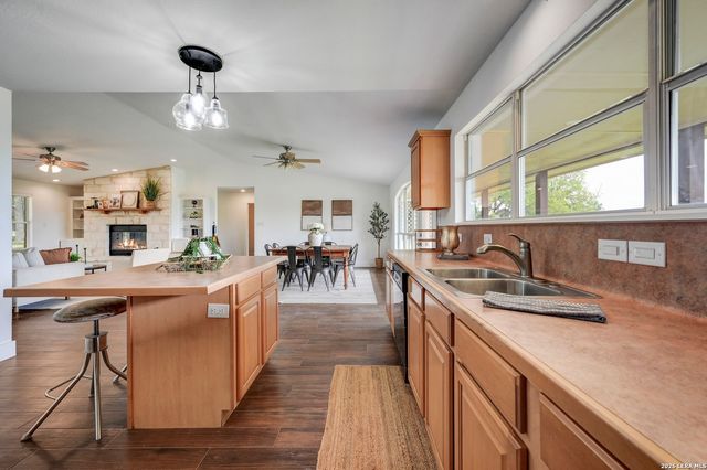1267 RIVER BEND DR, Blanco, TX 78606