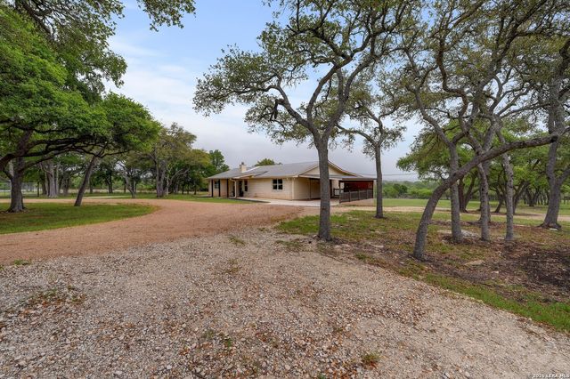 1267 RIVER BEND DR, Blanco, TX 78606
