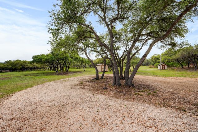 1267 RIVER BEND DR, Blanco, TX 78606