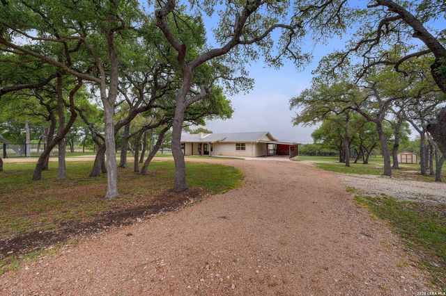 1267 RIVER BEND DR, Blanco, TX 78606