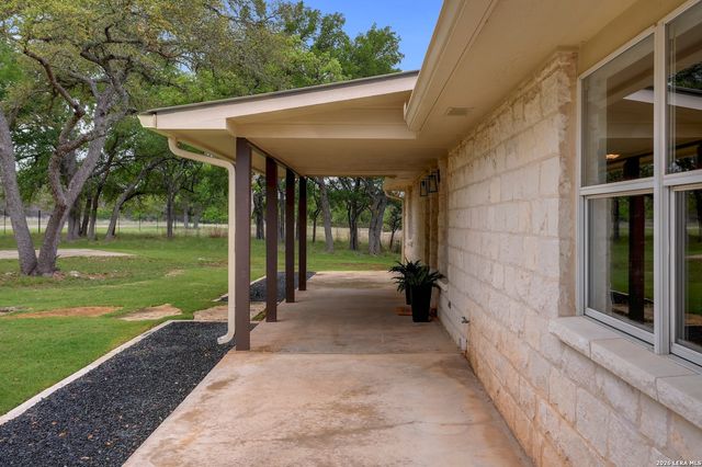1267 RIVER BEND DR, Blanco, TX 78606