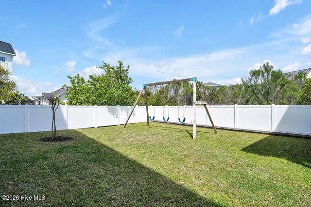 33 Sandy Lane, Holly Ridge, NC 28445