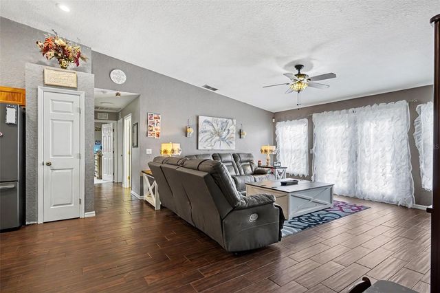 423 MAJESTIC GARDENS BLVD, Winter Haven, FL 33880