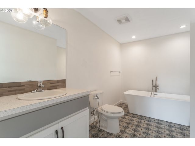 506 E JONES St A, Yacolt, WA 98675