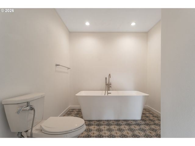 506 E JONES St A, Yacolt, WA 98675