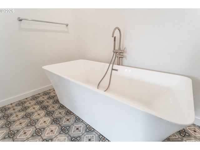 506 E JONES St A, Yacolt, WA 98675
