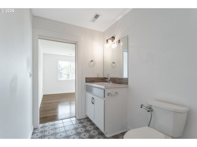 506 E JONES St A, Yacolt, WA 98675