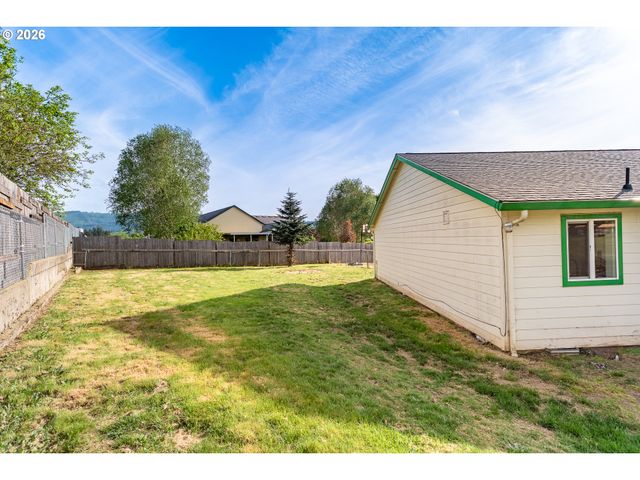 506 E JONES St A, Yacolt, WA 98675