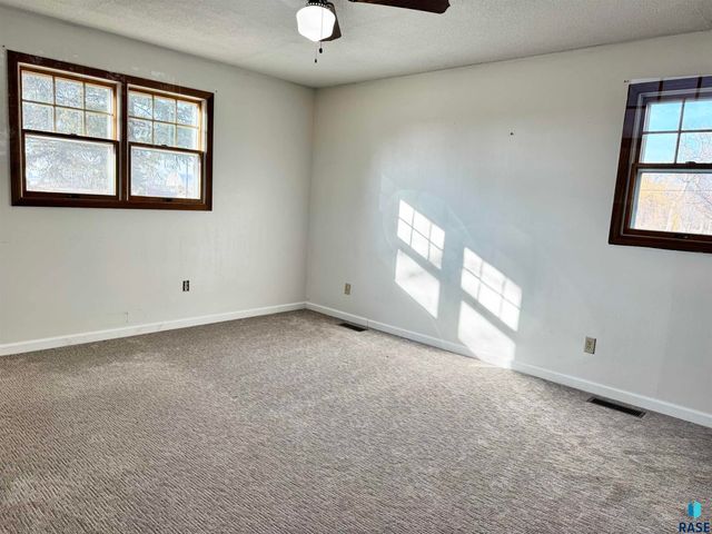 412 N Cleveland St Street, Lennox, SD 57039