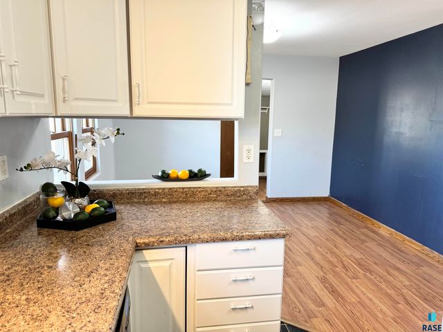 412 N Cleveland St Street, Lennox, SD 57039