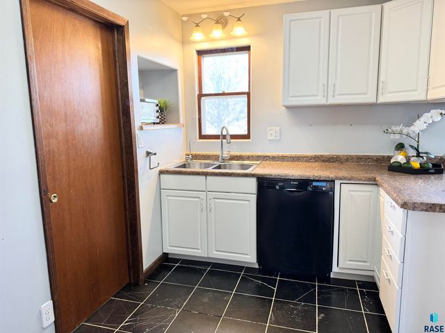 412 N Cleveland St Street, Lennox, SD 57039