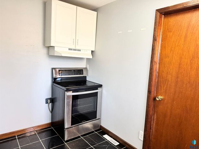 412 N Cleveland St Street, Lennox, SD 57039