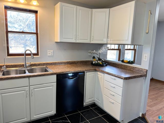 412 N Cleveland St Street, Lennox, SD 57039