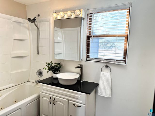 412 N Cleveland St Street, Lennox, SD 57039