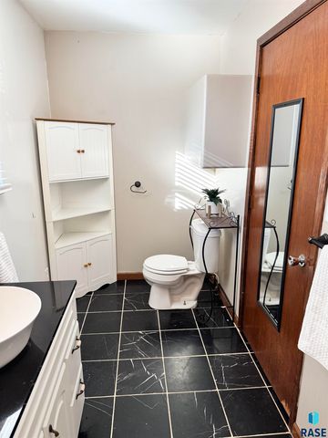 412 N Cleveland St Street, Lennox, SD 57039