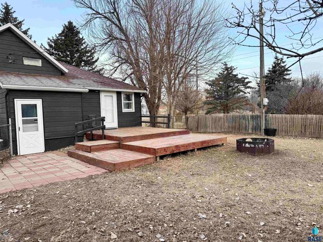 412 N Cleveland St Street, Lennox, SD 57039