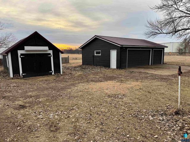 412 N Cleveland St Street, Lennox, SD 57039
