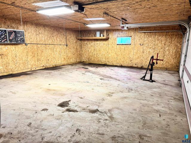 412 N Cleveland St Street, Lennox, SD 57039