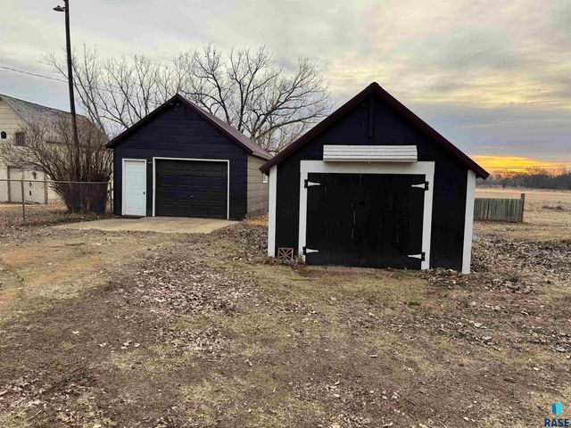 412 N Cleveland St Street, Lennox, SD 57039