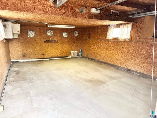 412 N Cleveland St Street, Lennox, SD 57039