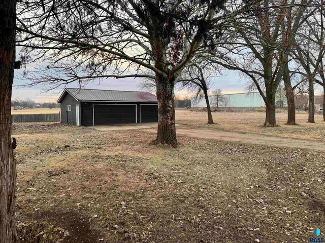 412 N Cleveland St Street, Lennox, SD 57039