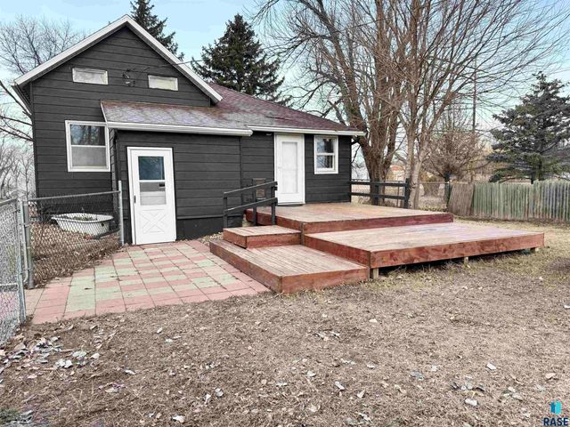 412 N Cleveland St Street, Lennox, SD 57039