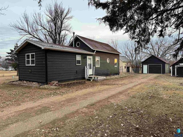 412 N Cleveland St Street, Lennox, SD 57039