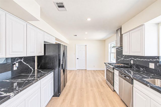 7623 Braes Meadow Drive, Houston, TX 77071