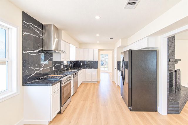 7623 Braes Meadow Drive, Houston, TX 77071