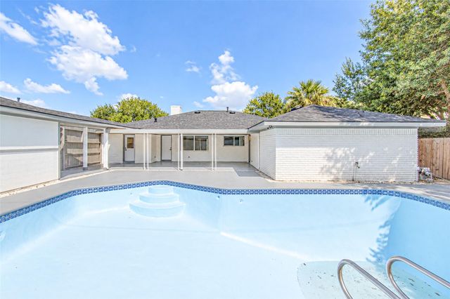 7623 Braes Meadow Drive, Houston, TX 77071