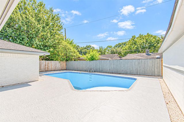 7623 Braes Meadow Drive, Houston, TX 77071