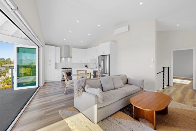 1305 Blue Sky Dr, Cardiff, CA 92007