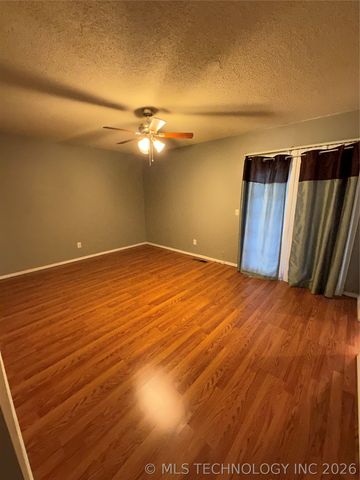 7307 S 70th East Street, Tulsa, OK 74133