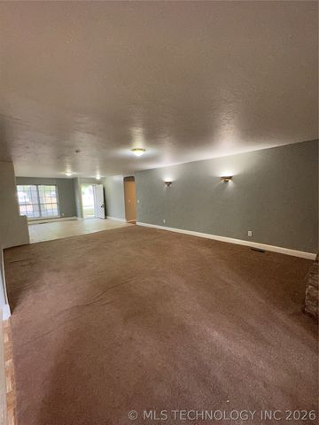 7307 S 70th East Street, Tulsa, OK 74133