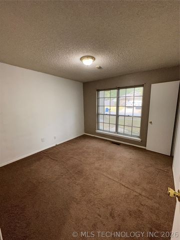 7307 S 70th East Street, Tulsa, OK 74133
