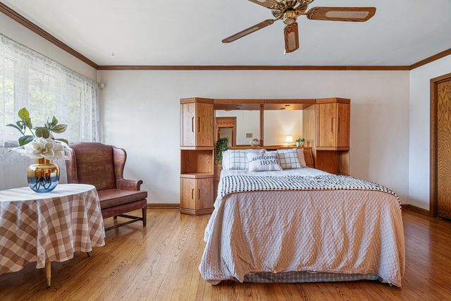 8832 Pleasant Avenue, Hickory Hills, IL 60457