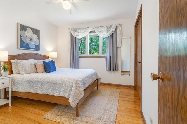 8832 Pleasant Avenue, Hickory Hills, IL 60457