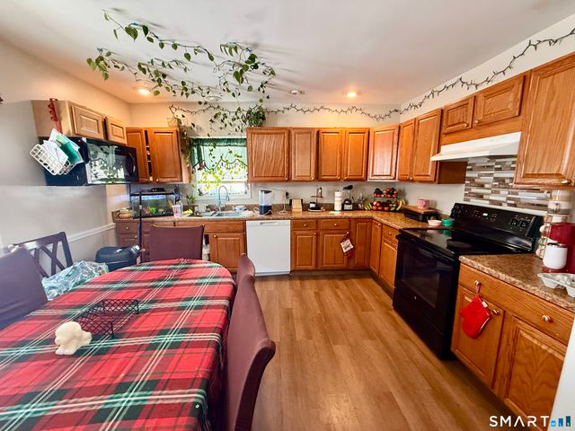 13 Mohegan Street, Putnam, CT 06260