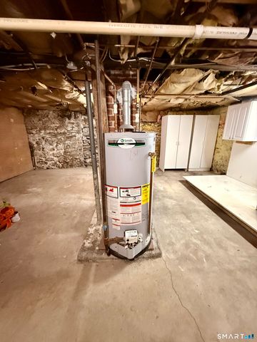 13 Mohegan Street, Putnam, CT 06260